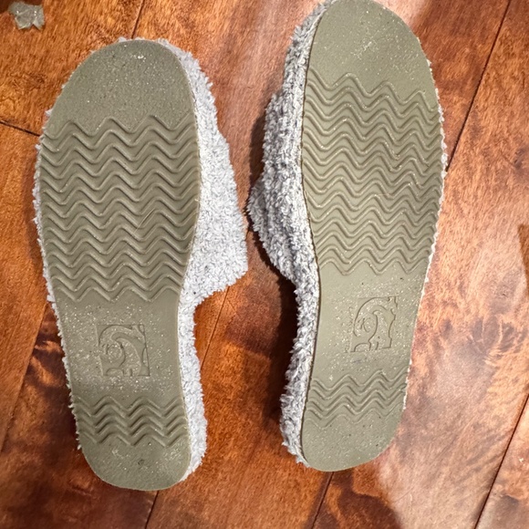 Kashwere Hampton Chenilla Classic™ & Spa Slippers - Picture 8 of 8